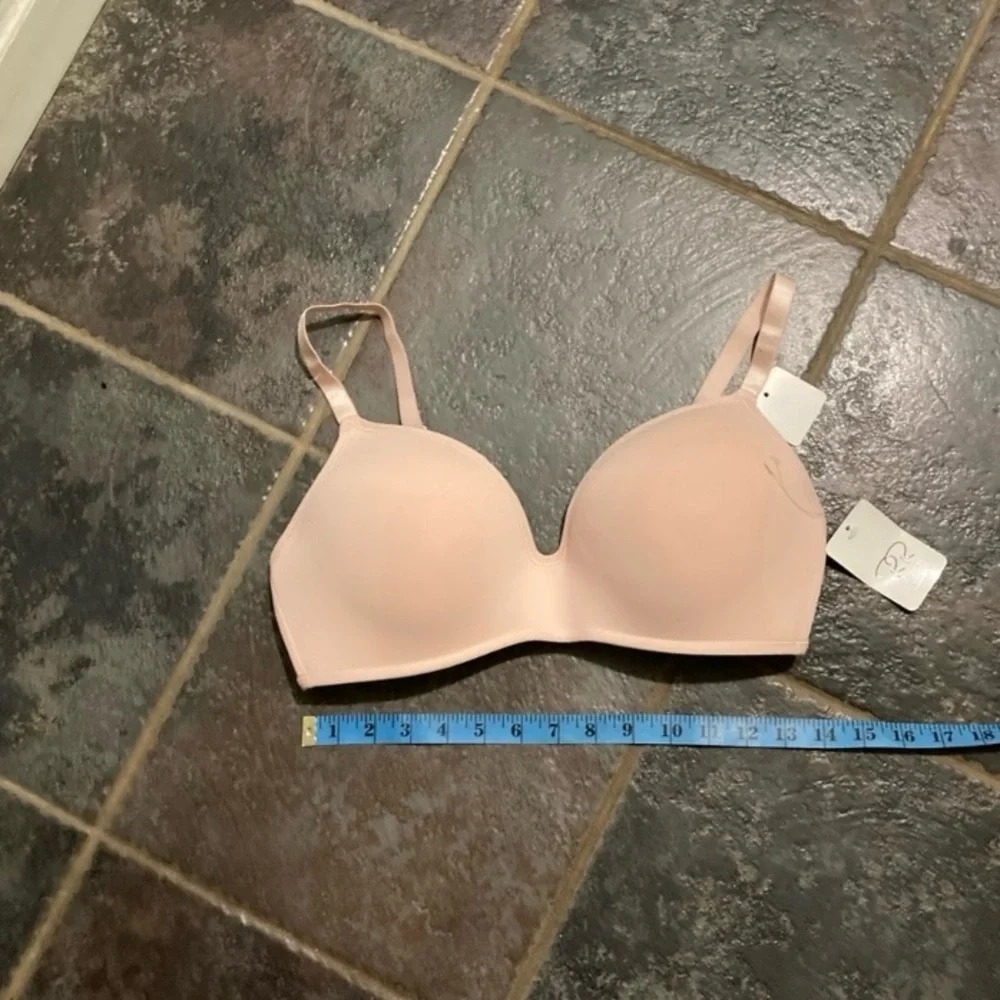 Rene Rofe Wire-Free Lightly Padded Bra Size 38D - Picture 3 of 9